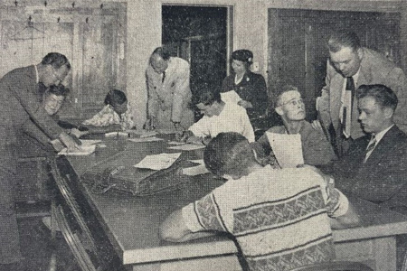 historic students registring at COCC in the early days